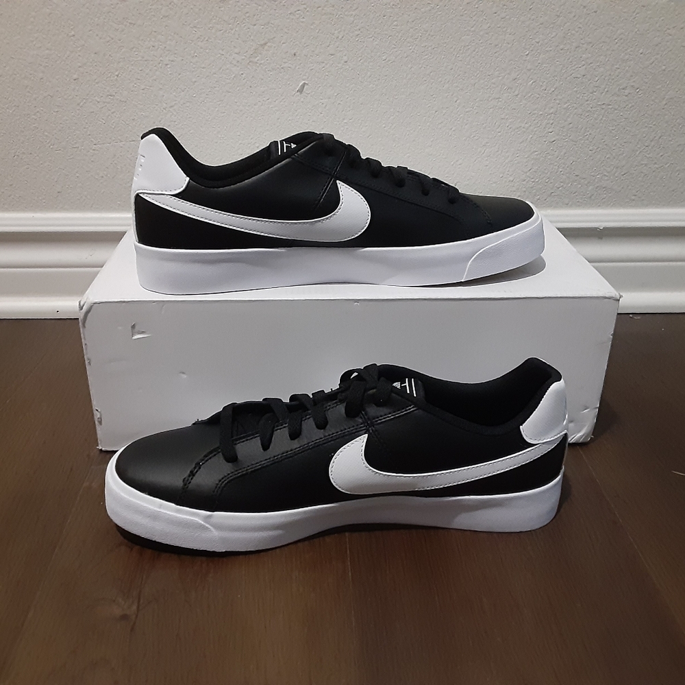 Nike - Picture 2 of 4